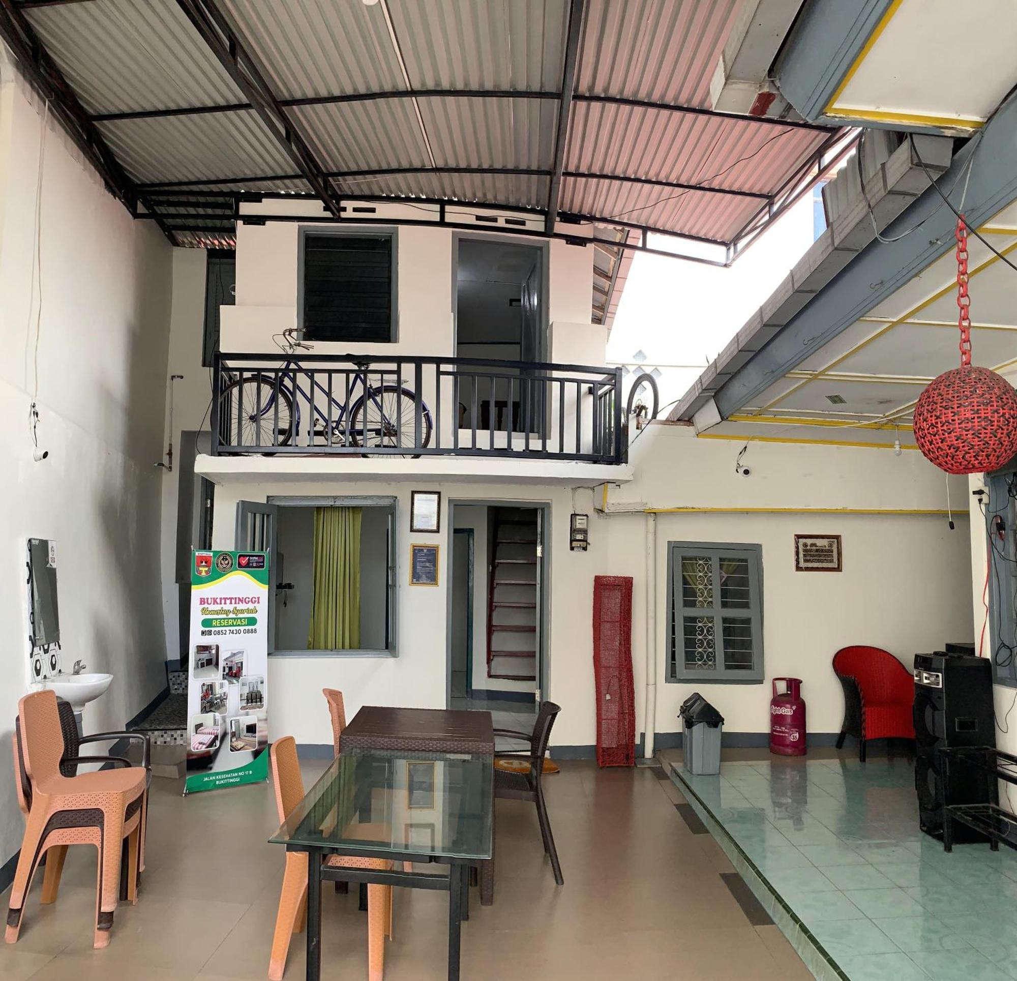 Bukittinggi Homestay Esterno foto